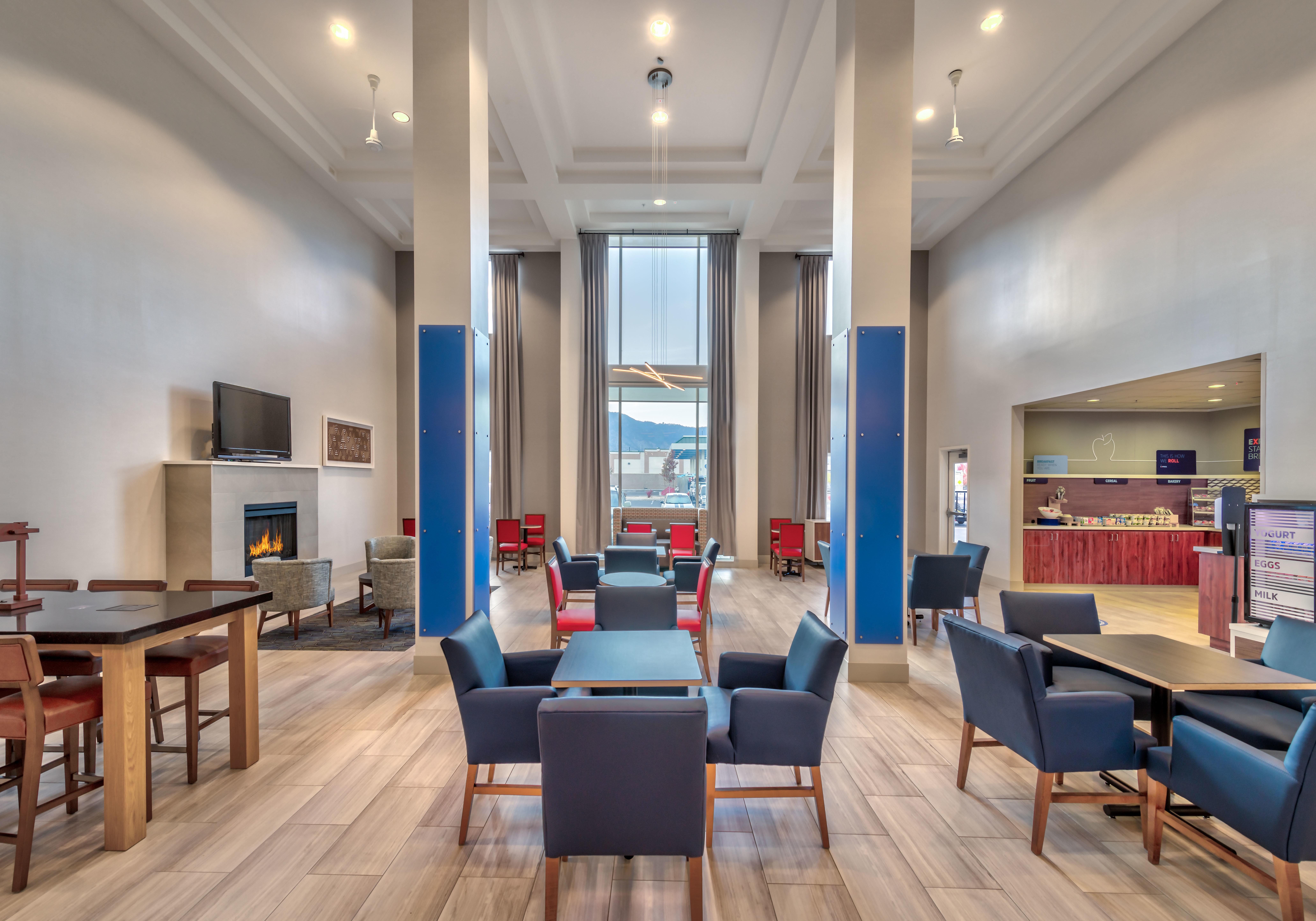 Holiday Inn Express Hotel & Suites Minden By Ihg Exteriör bild